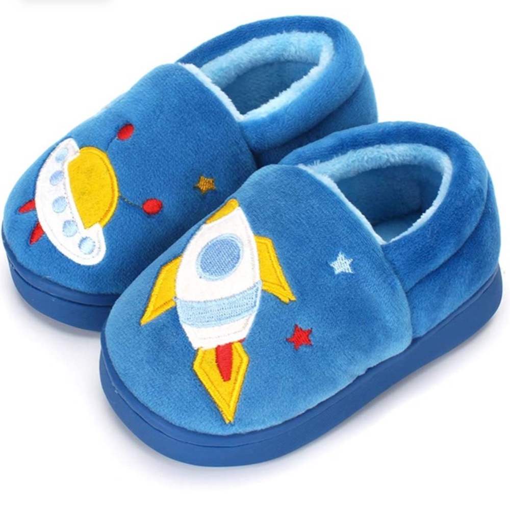 BNWT toddler boys slippers size 7.5